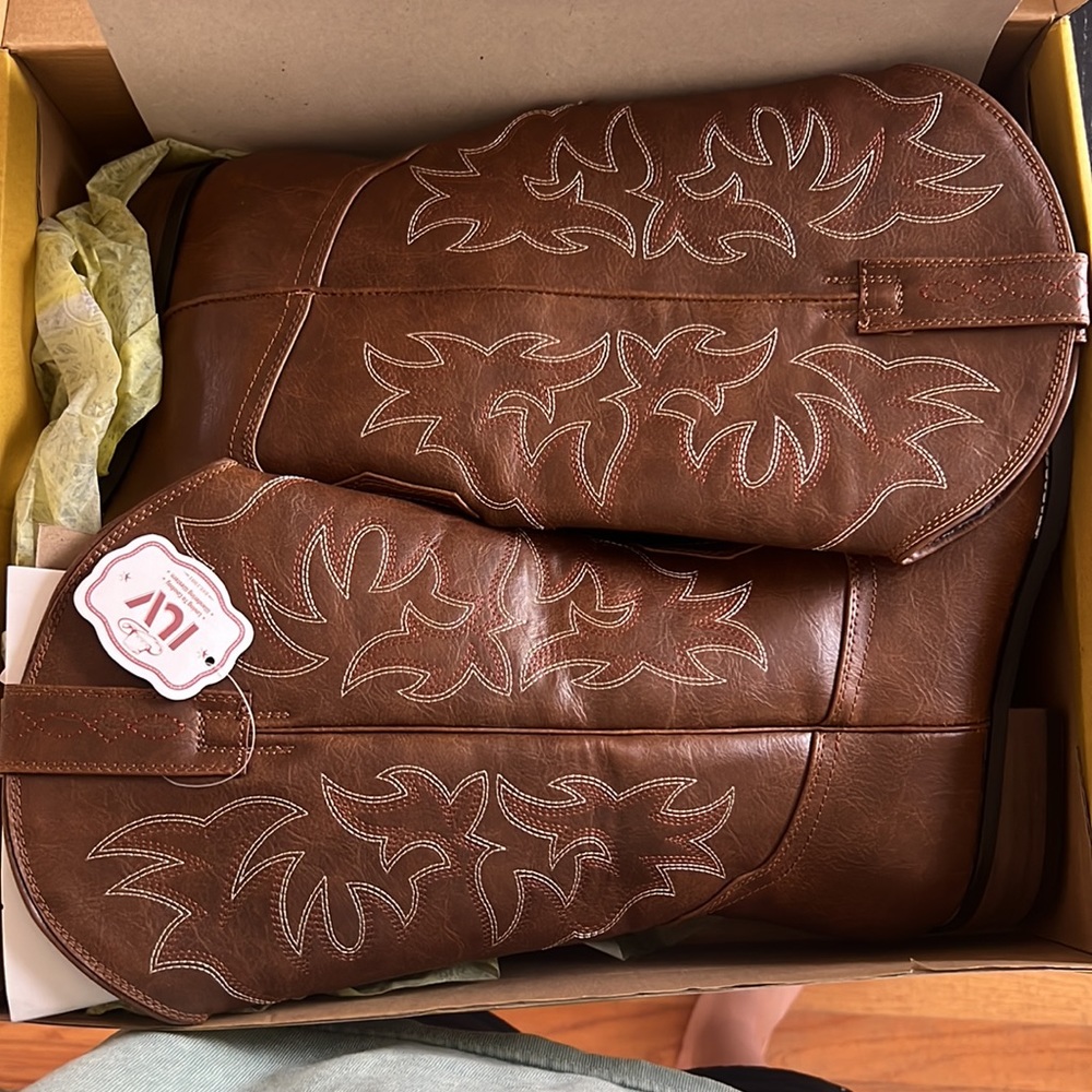 Cowboy boots NWT
